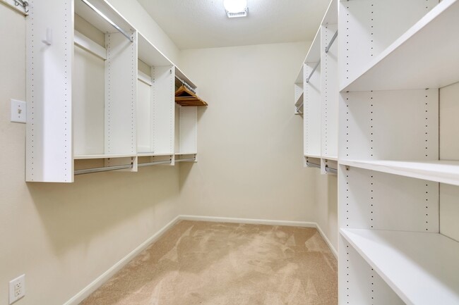 Building Photo - 31 Middle Gate Pl