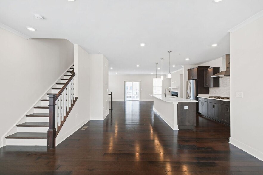 Building Photo - 143 Rubens Dr