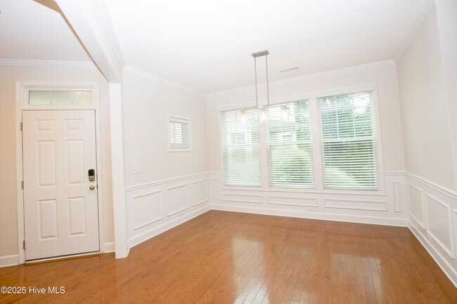 Building Photo - 104 Pine Hawk Dr
