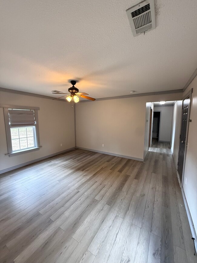 Building Photo - 11188 E Nickens Rd