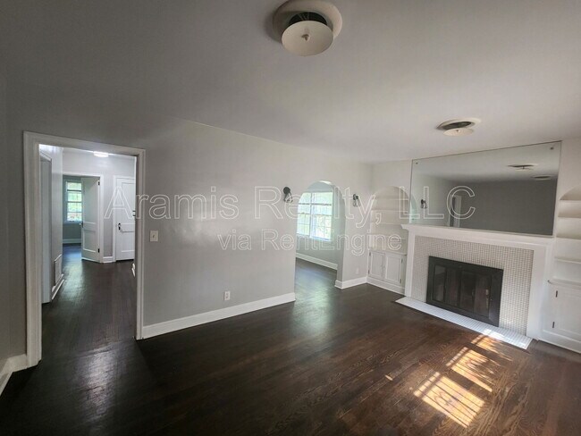 Building Photo - 580 Holly St NW