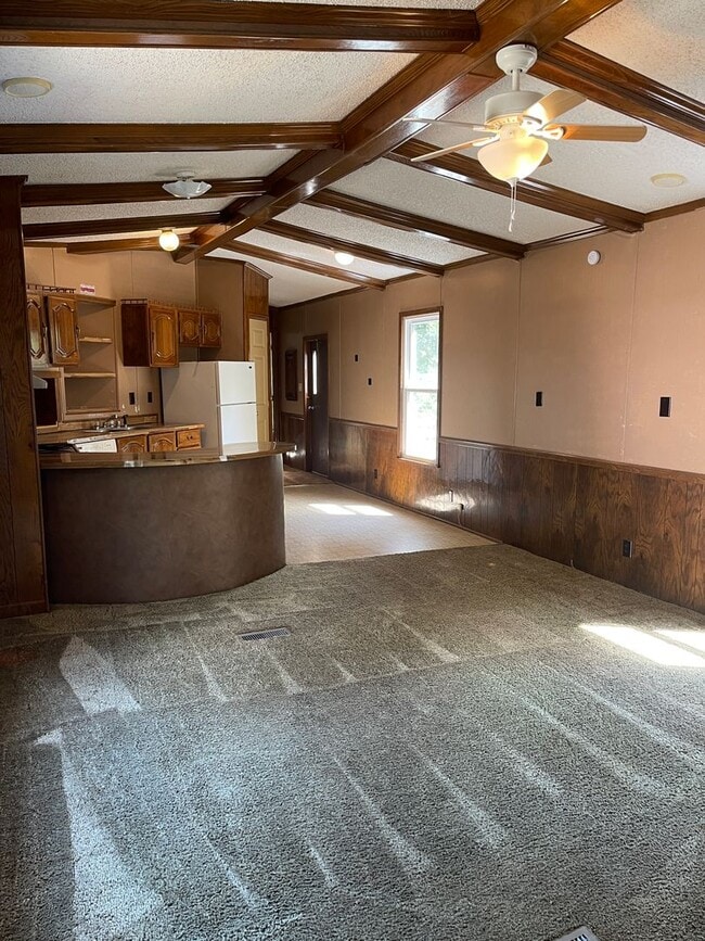 Building Photo - Available 8/6