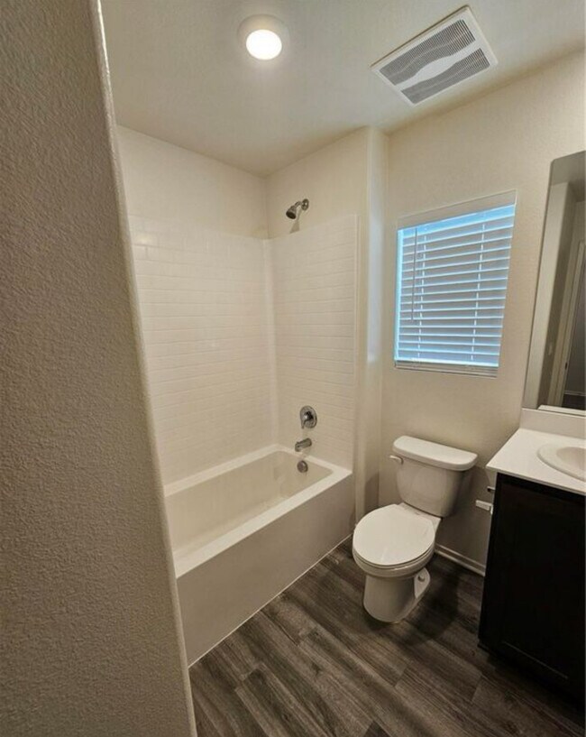 Building Photo - 638 Moondance Ln