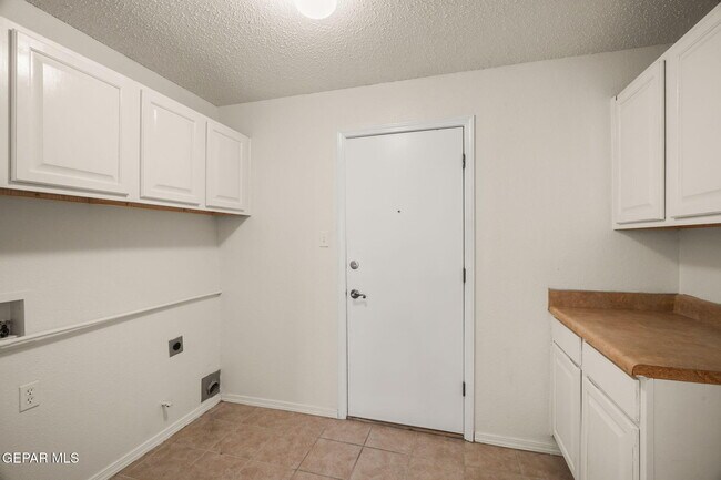 Building Photo - 695 Paseo del Mar Dr