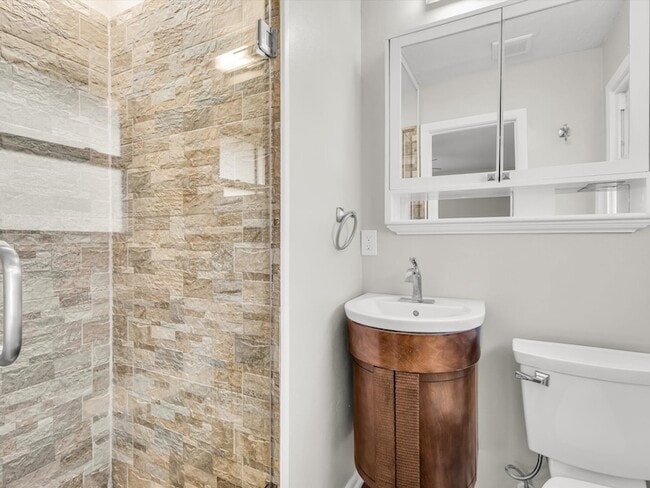 Building Photo - 3404 Cromart Ave