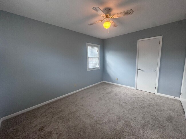 Building Photo - 908 Rochester Dr