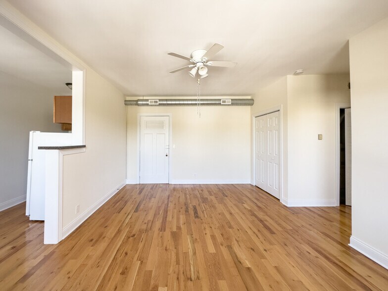 Building Photo - 385 Park Ave