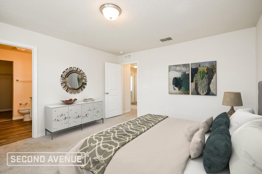 Building Photo - 106 Tulip Ln