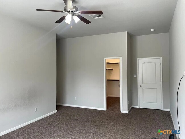 Building Photo - 5317 Othello Dr