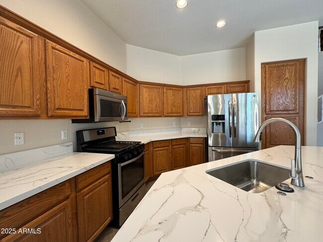 Building Photo - 2671 S Dragoon Dr