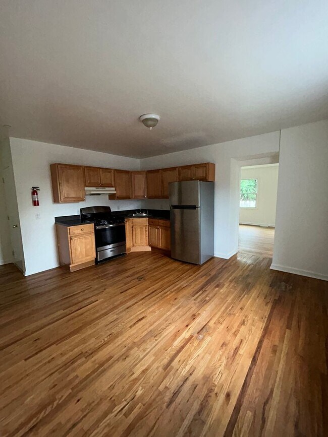 Building Photo - Cozy Home w/2 bath!