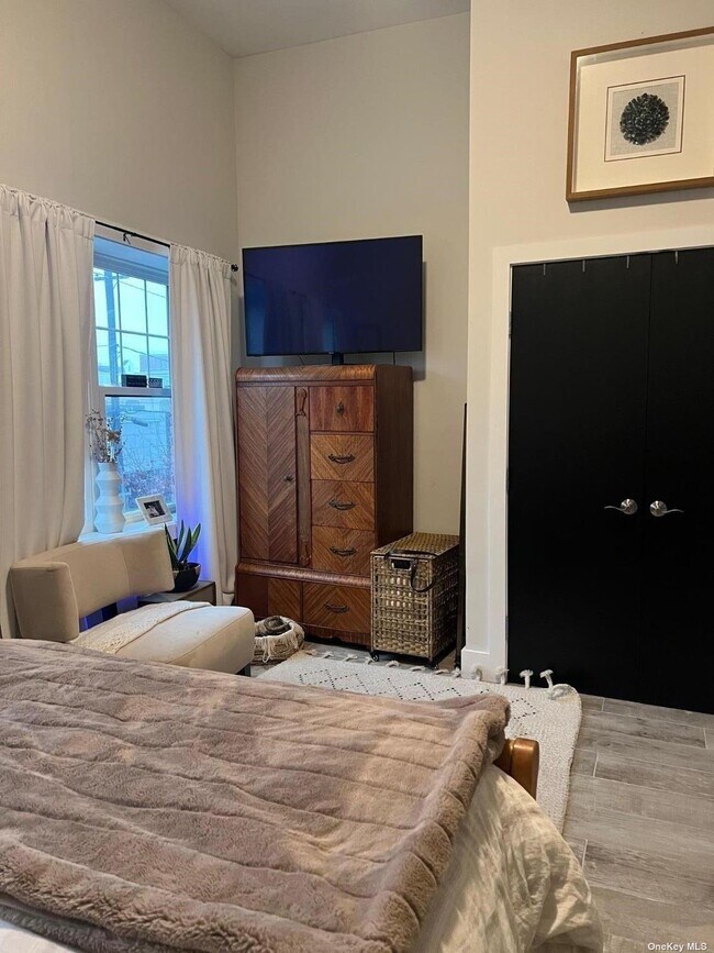 Building Photo - 56 W Main St