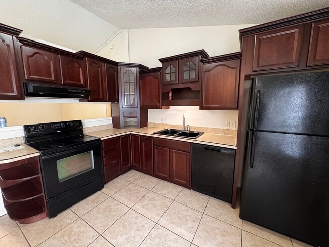 Building Photo - 1077 Shady Hollow Dr