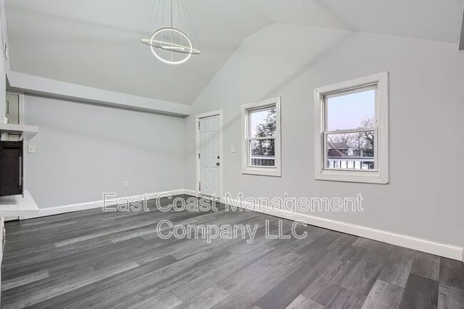 Building Photo - 4012 Fernhill Ave