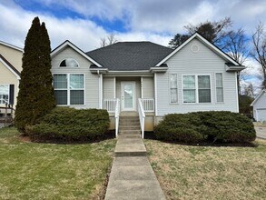 Building Photo - Comfortable 2-Bed, 2-Bath Home