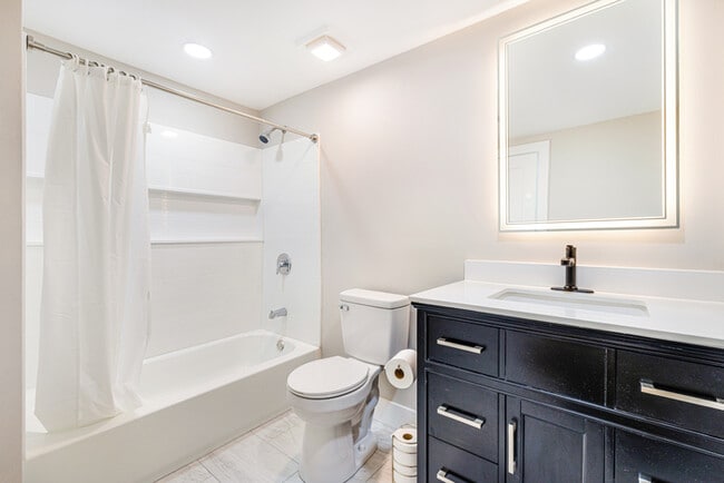 Building Photo - Englewood Padsplit Co-living Affordable Ho...