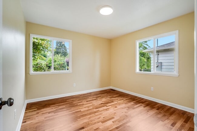 Building Photo - Beautiful 2 Bed, 1 Bath Rental Home in North Portland!