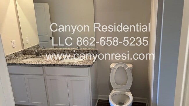 Building Photo - 559 Dayspring Dr