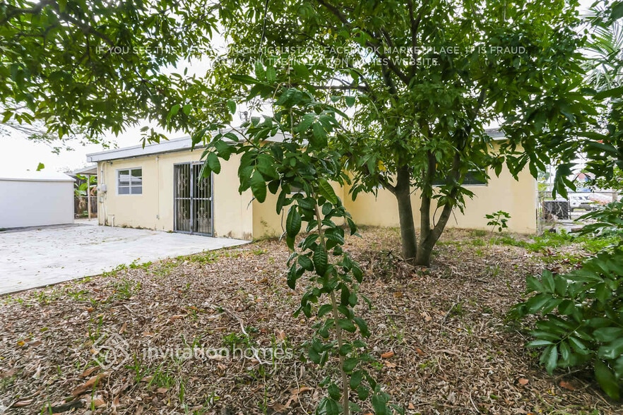 Building Photo - 1270 NW 196th St