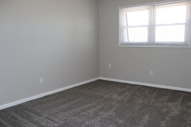 Building Photo - 731 Old Liberty Rd