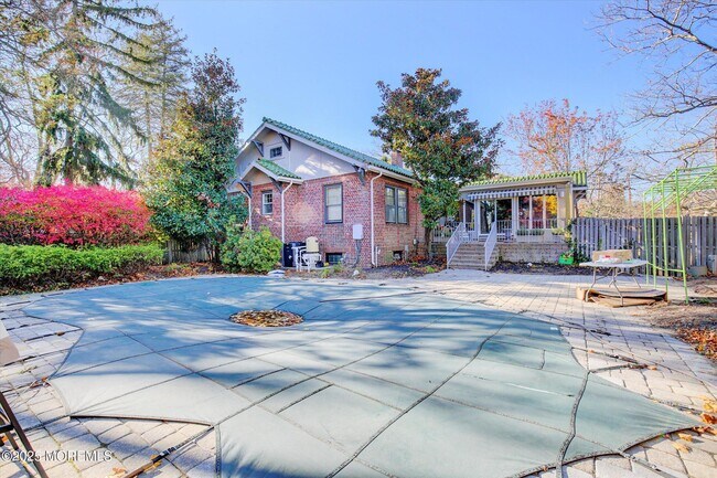 Building Photo - 589 Westwood Ave