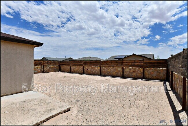 Building Photo - 916 Villa Seca Dr