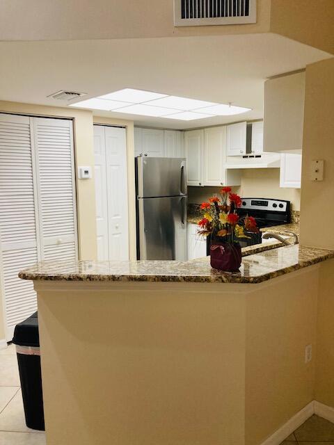 Building Photo - 1700 Crestwood Ct S