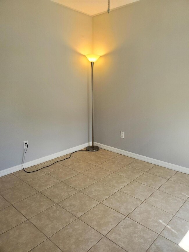 Building Photo - 3234 SW Fillmore St