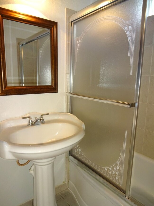 Building Photo - Coming Soon - Cute & Convenient Springfield Home.