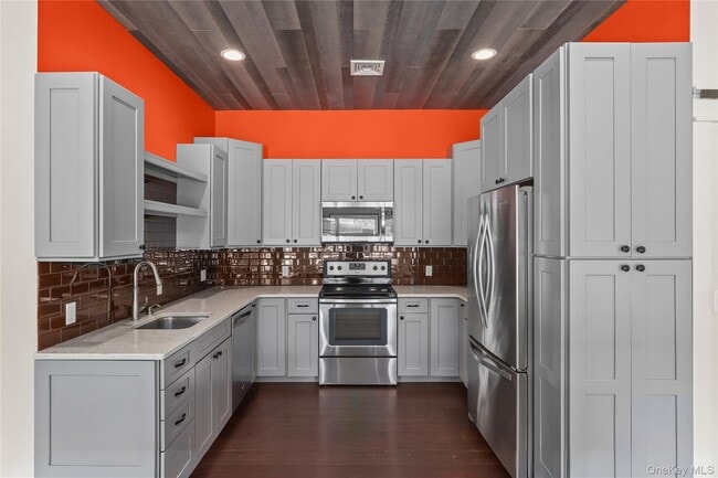 Building Photo - 600 Cantitoe St