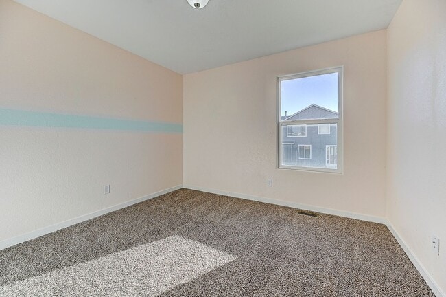 Building Photo - HUGE SIX (6!!!) BD HOME IN LORSON RANCH!