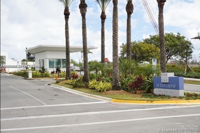 Building Photo - 14951 Royal Oaks Ln