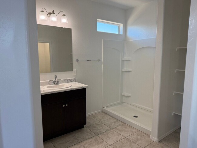 Building Photo - 9427 E Alfalfa Dr