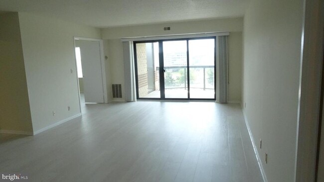 Building Photo - 8350 Greensboro Dr