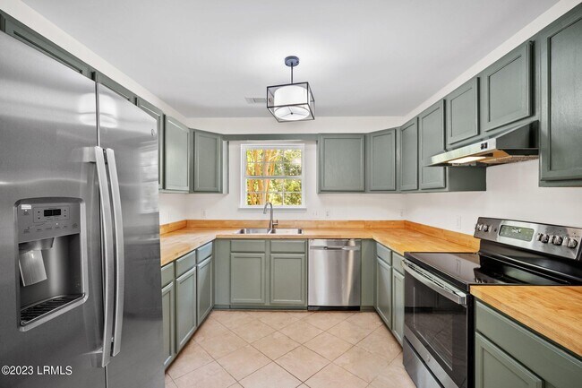 Building Photo - 7 Grandiflora Ln