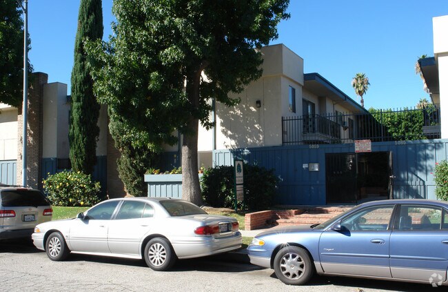 Building Photo - Buffalo Sherman Oaks Apartments