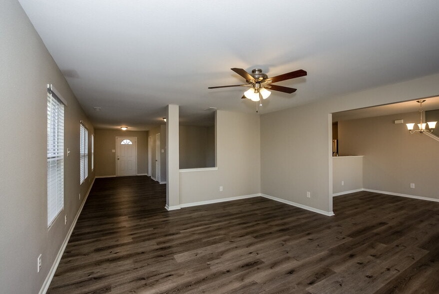 Building Photo - 1316 Waterlily Lane