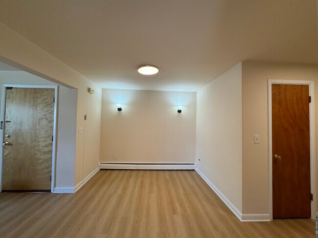 Building Photo - 2909 Van Dyke Dr