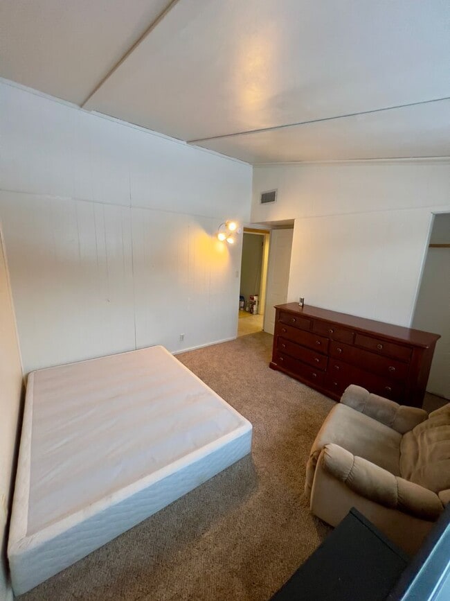 Building Photo - 601 Fairbanks St