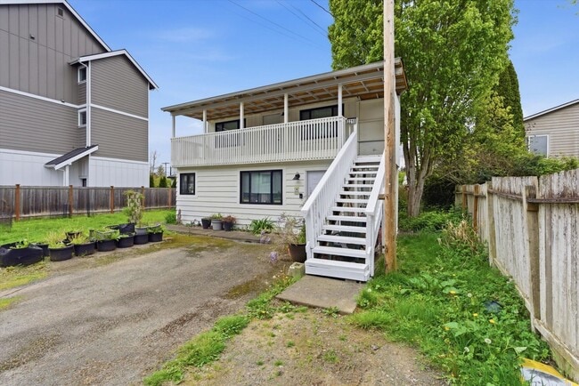 Building Photo - 221a Cedar Ave