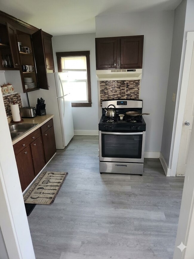 Building Photo - 1413 Labelle Ave