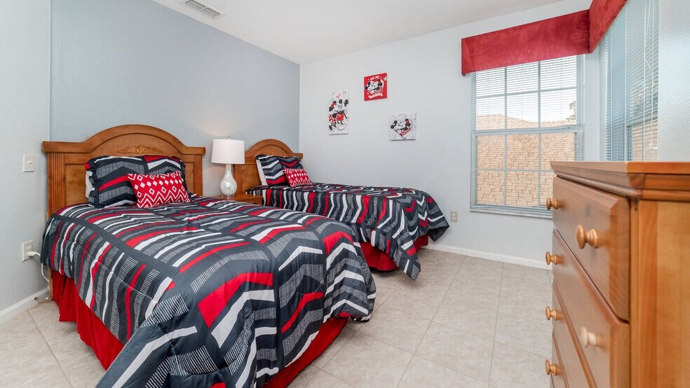 Building Photo - 8135 Sun Palm Dr
