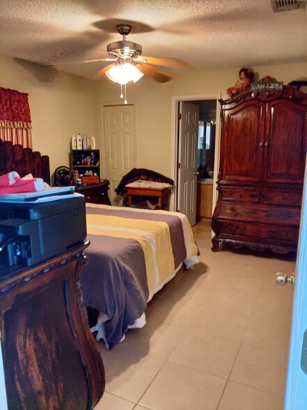 Building Photo - 1760 Santee Ave