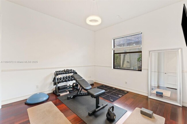 Building Photo - 10775 Blue Palm St