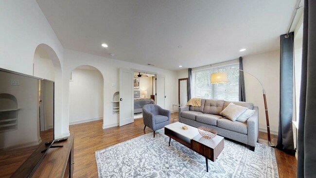 Building Photo - Bella Villa