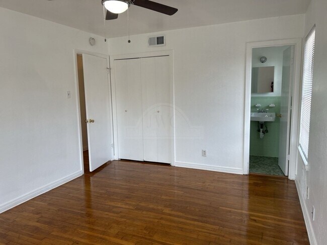 Building Photo - 2309 Sunny Ln