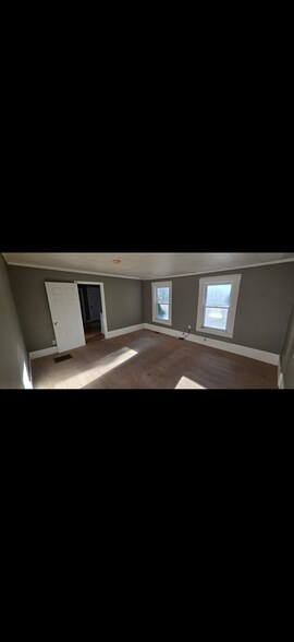 Building Photo - 11 White Plains Rd