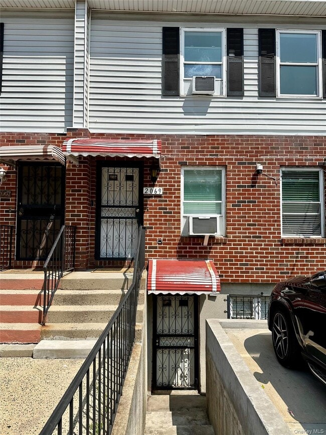 Building Photo - 2069 Lacombe Ave