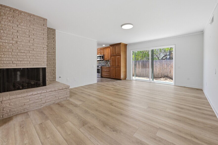 Building Photo - 14545 Hillndale Way