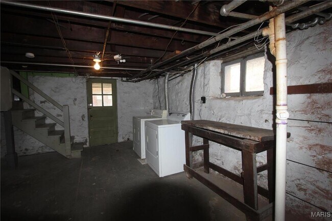 Building Photo - 5424 Rhodes Ave